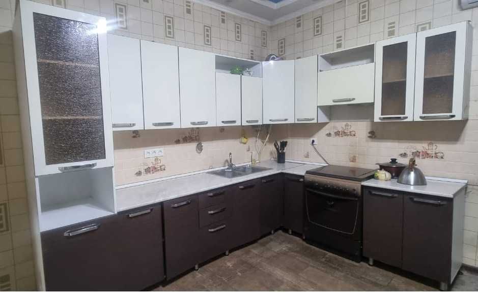 кухонный гарнитур б\у с газплитой