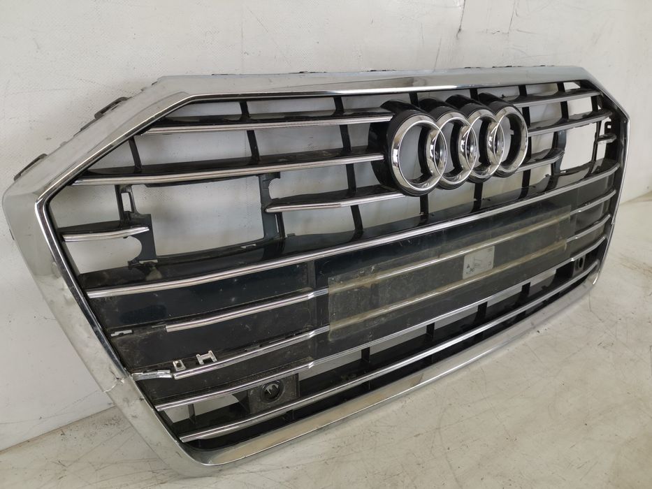 Централна решетка Ауди А6 С8 / Audi A6 C8 Оригинална и в добро състоян