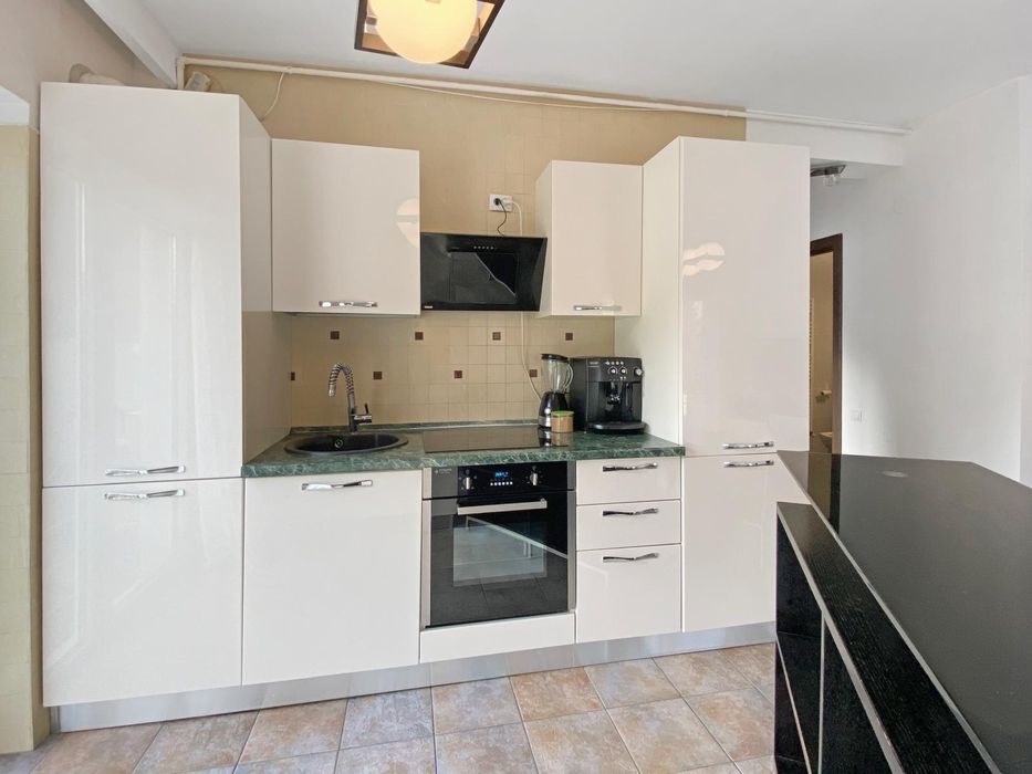 Privat inchiriez apartament 3 camere