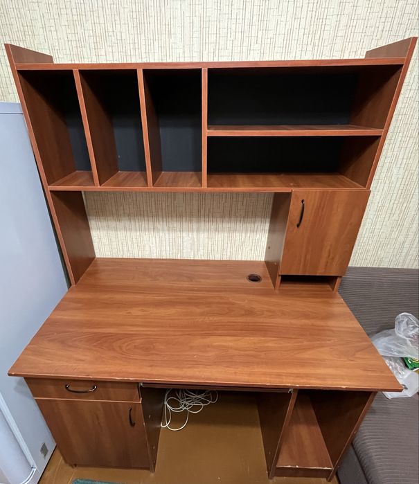 Продается стол срочно