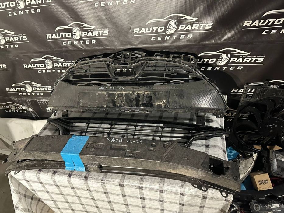 Grila centrala + armatura fata Toyota Yaris 2022/2023/2024