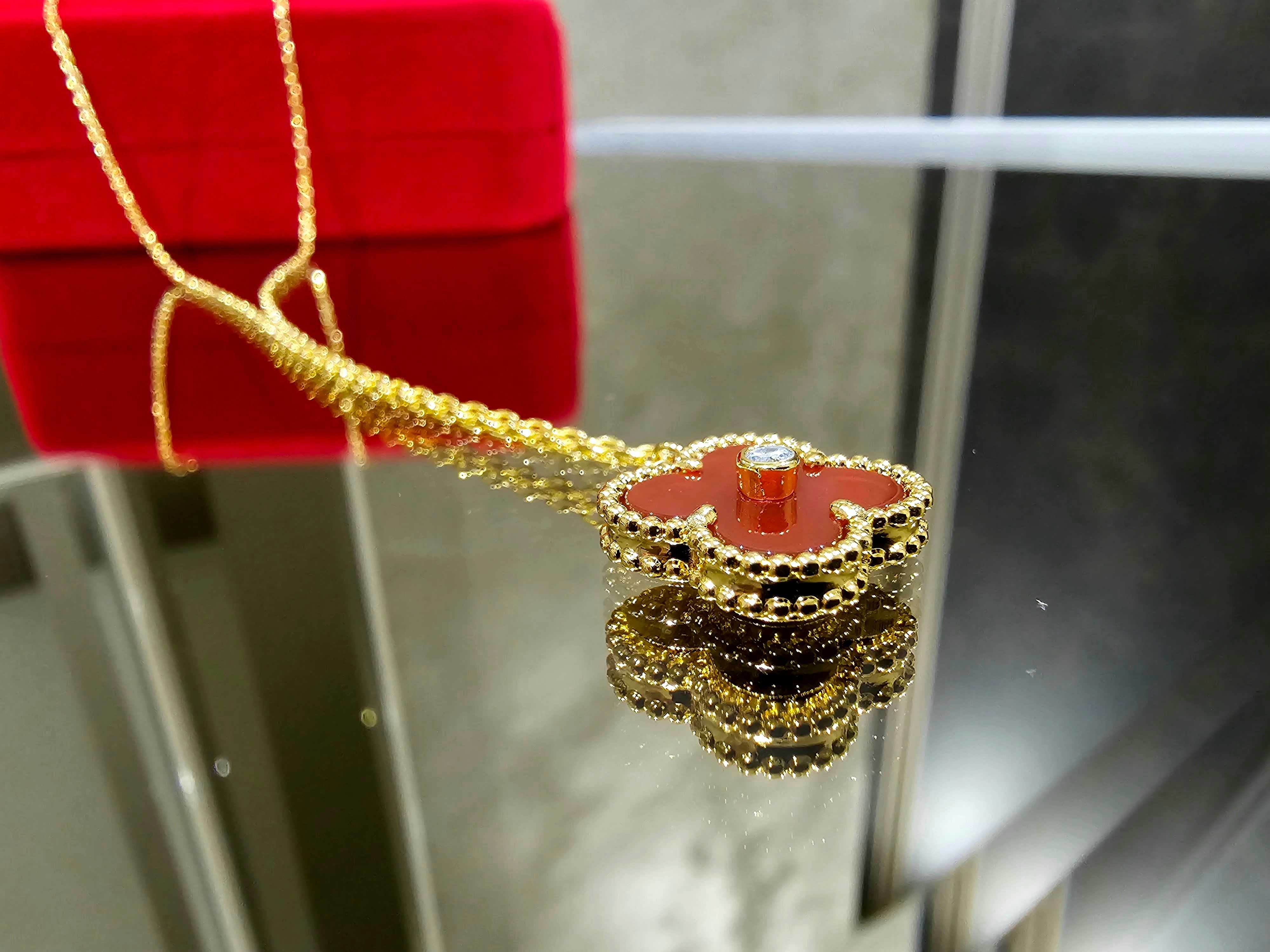 Van Cleef & Arpels VCA Gold Red Alhambra Diamond Clover Дамско Колие