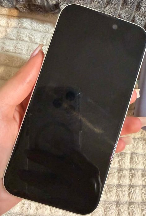 Продавам Iphone 16
