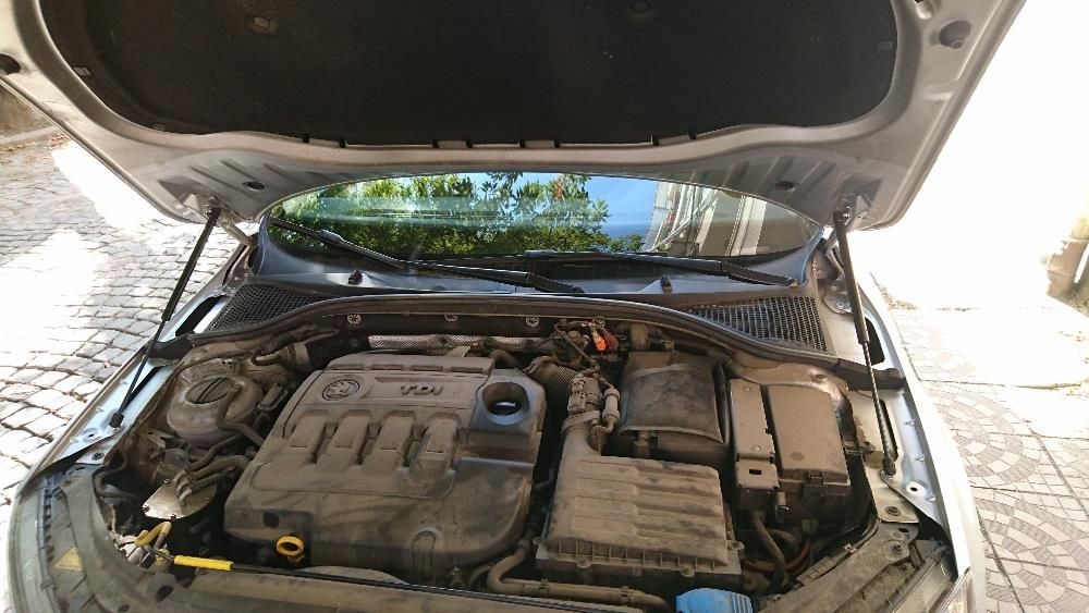 Монтажен комплект амортисьори преден капак Skoda Octavia Mk3