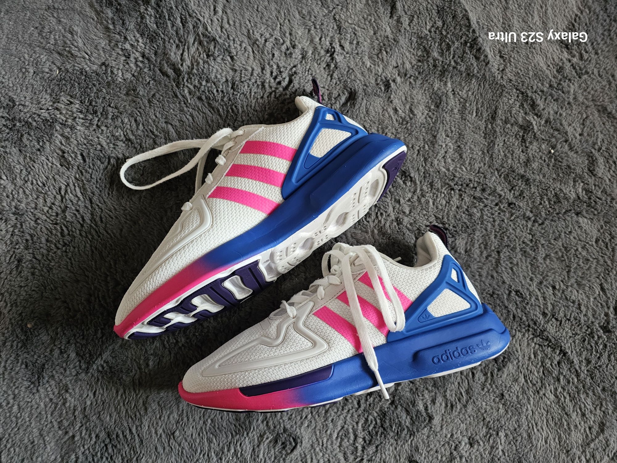 Дамски маратонки Adidas бели синьо и розово