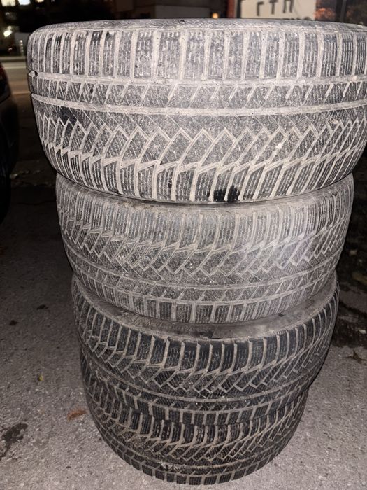 245/40/18 Continental