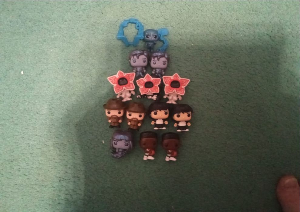 Фигурки из Kinder Stranger things Очень странные дела