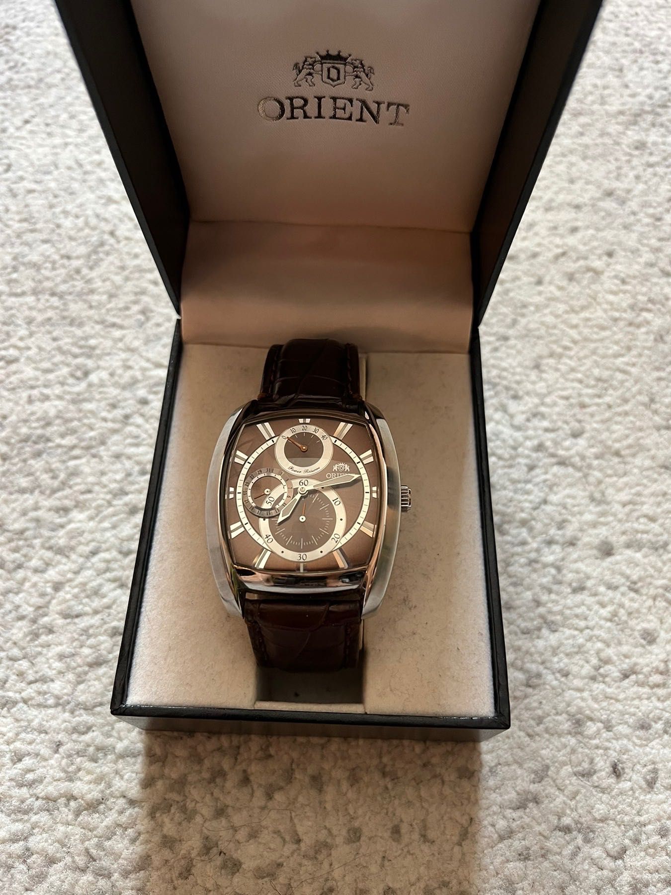 Продавам часовник Orient