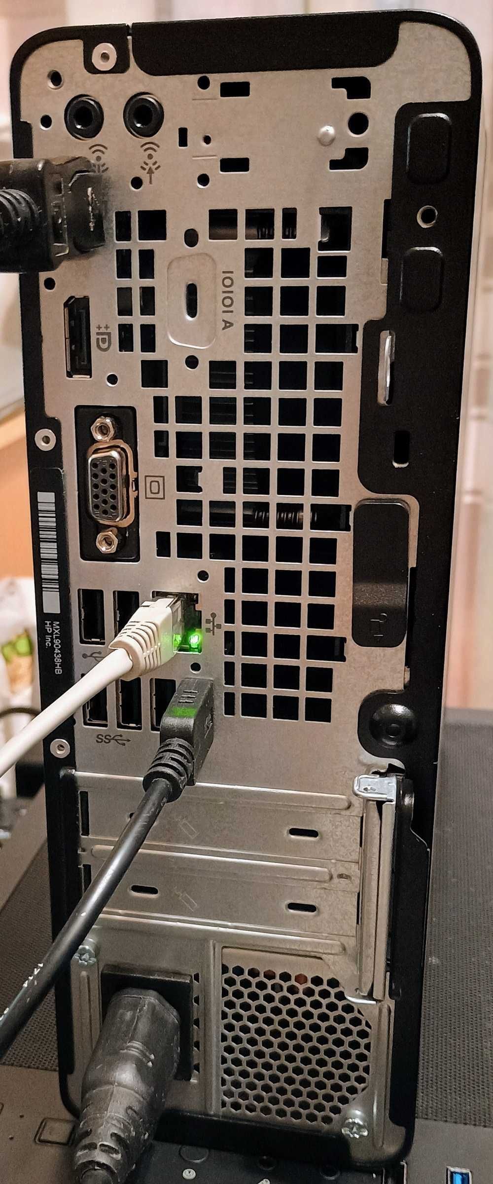 HP EliteDesk 705 G4 SFF AMD Ryzen PRO Radeon Vega8 DDR4 RAM 8GB