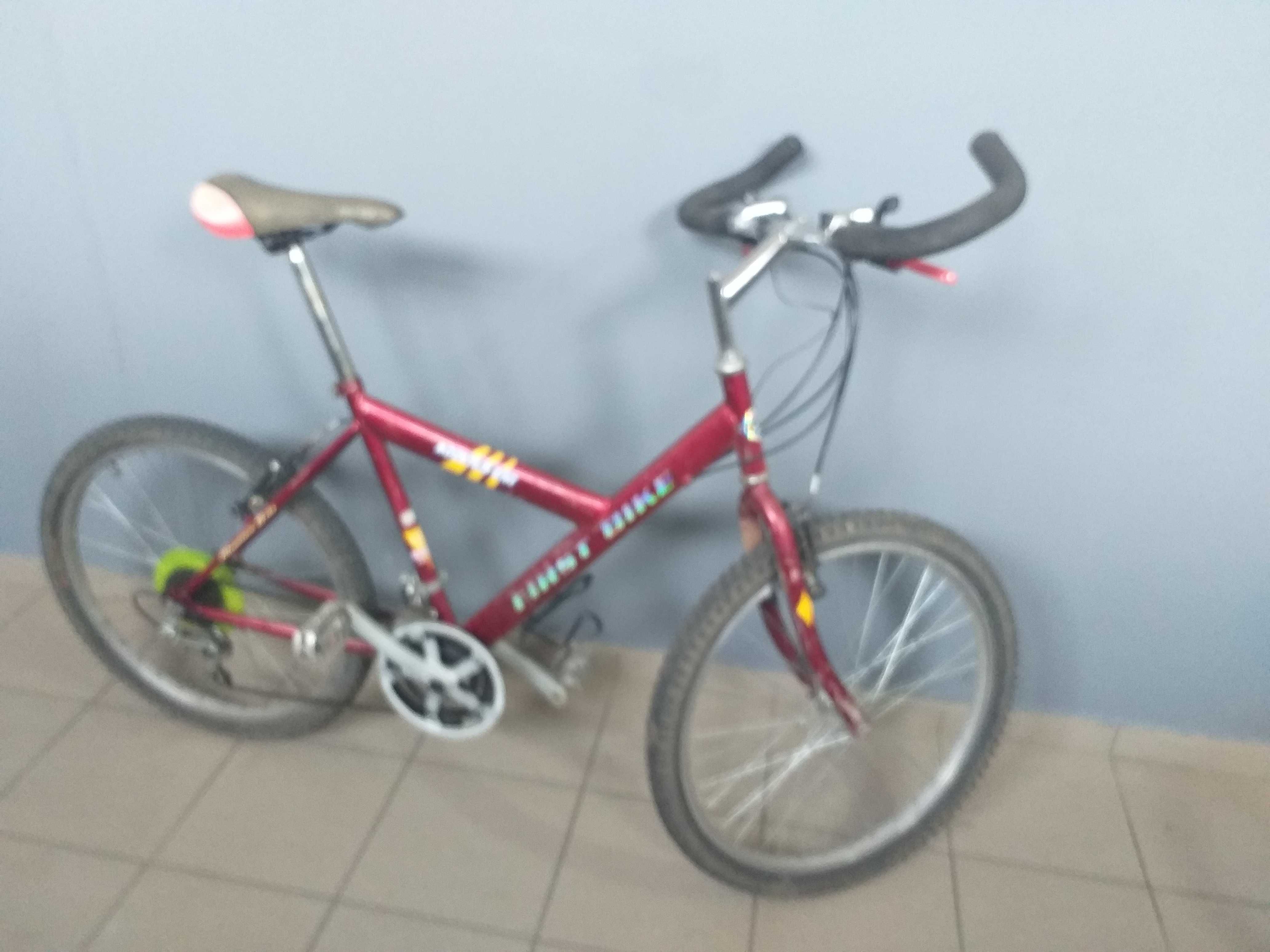 Vind bicicletă MTB cu roti pe 24.stare bună. Predare personală