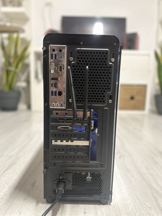 PC Gaming i7 + GTX 1070 Ti (AIO) + Monitor ASUS + Tastatură + Mouse