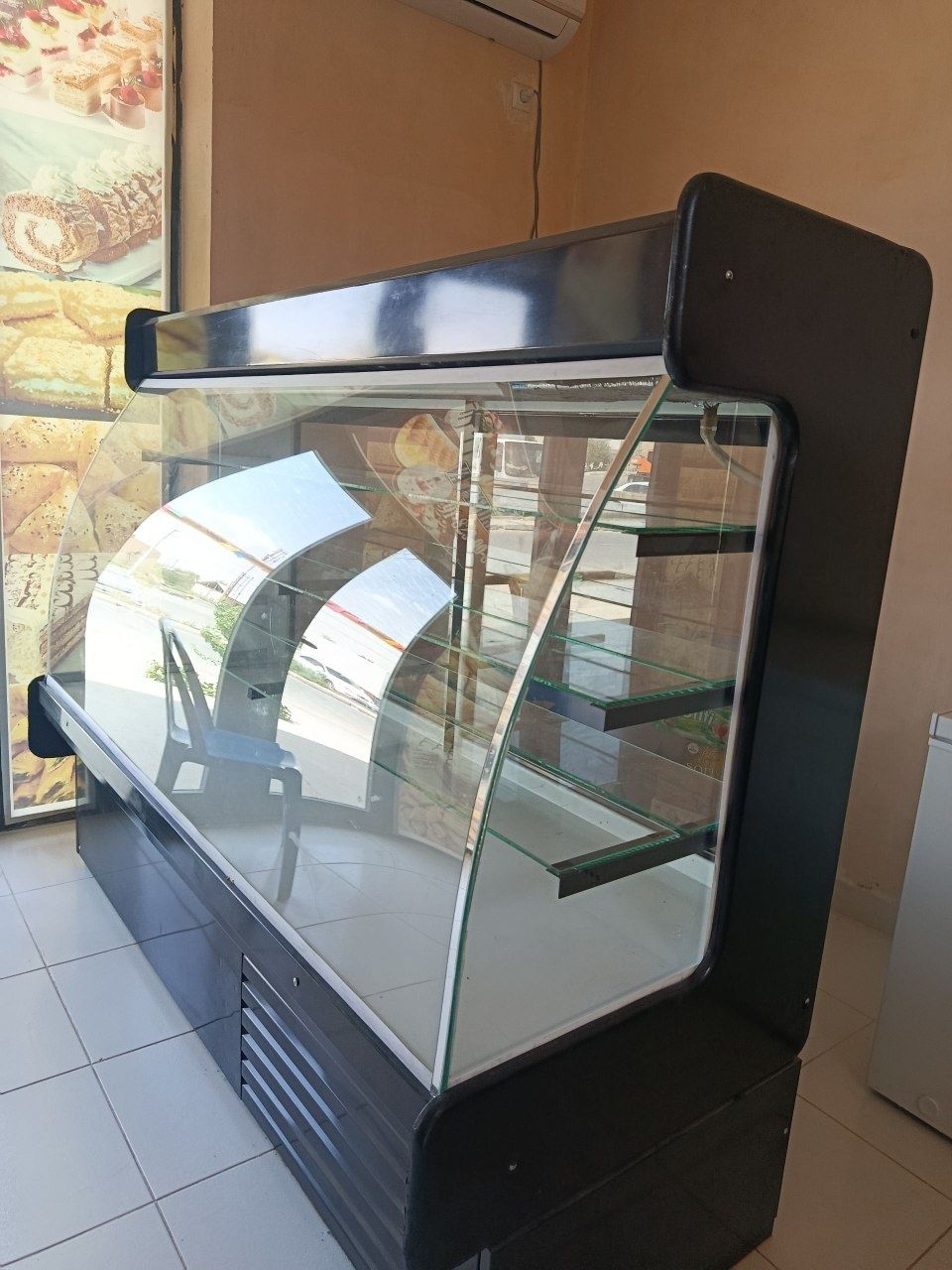 Vitrina xaladelnik