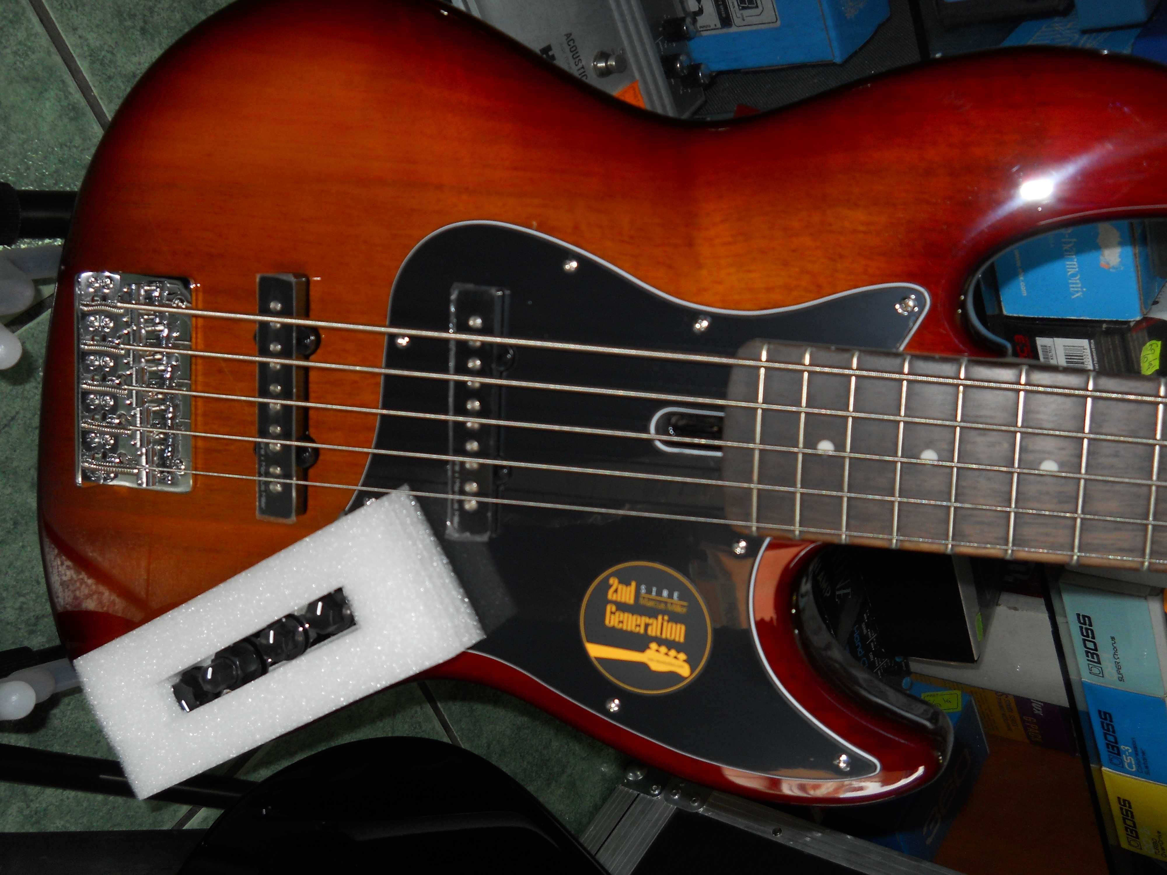 Chitara bass Fender Squier