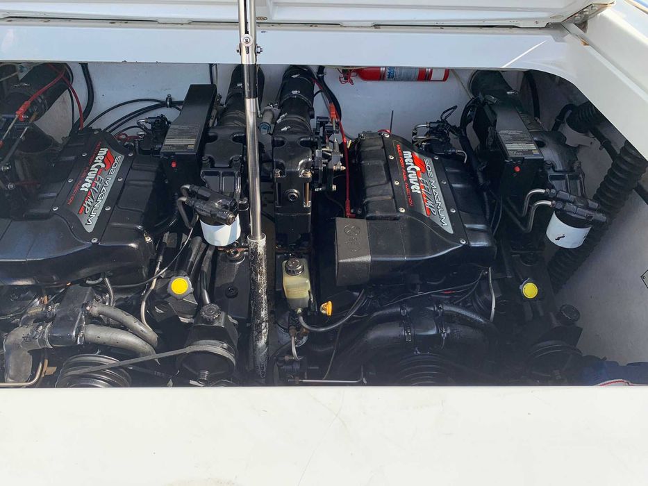 Imbarcatiune model  FORMULA 336 ,cu 2 motoare MERCRUISER 502 MAG EFI
