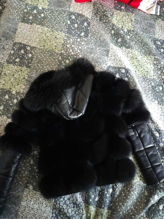 Vand haina din blană naturala de vulpe cu insertii din piele naturală