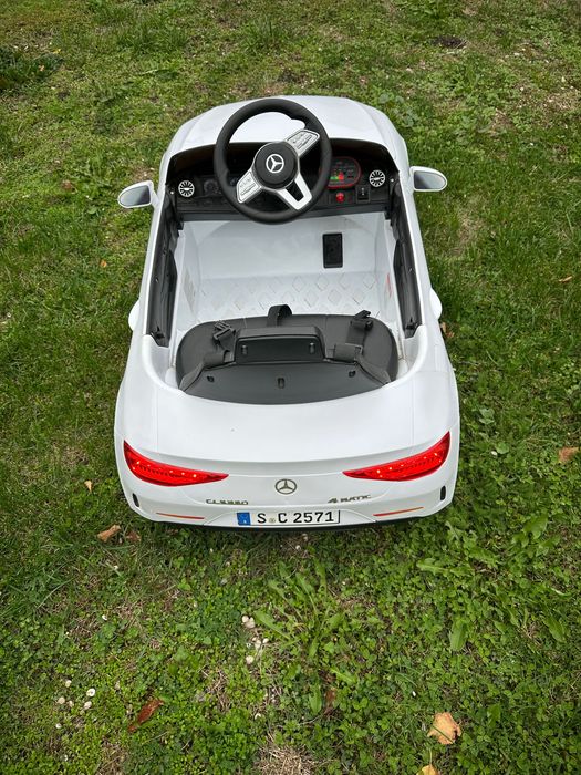 Детска акумулаторна кола