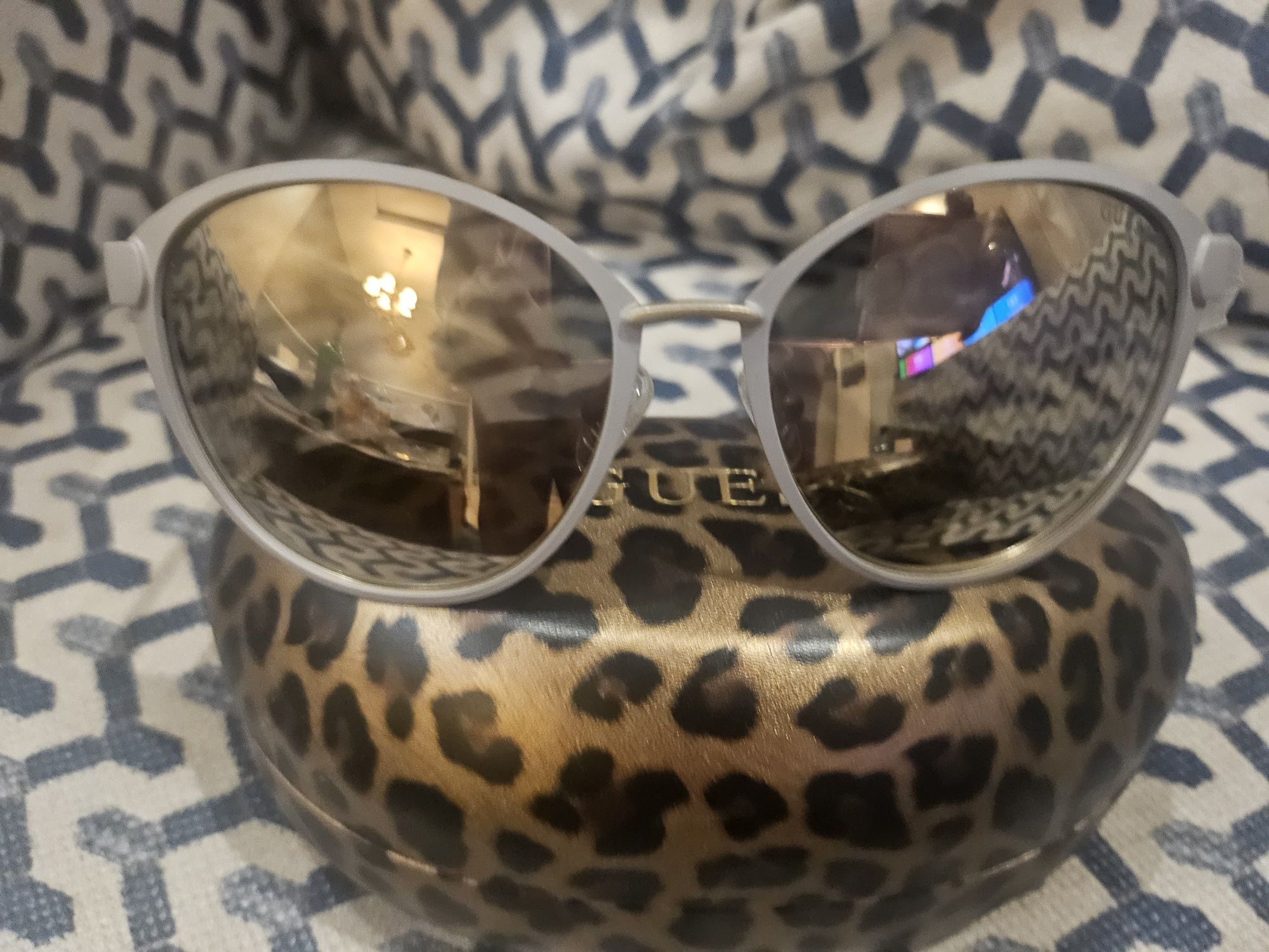 Слънчеви очила GUESS