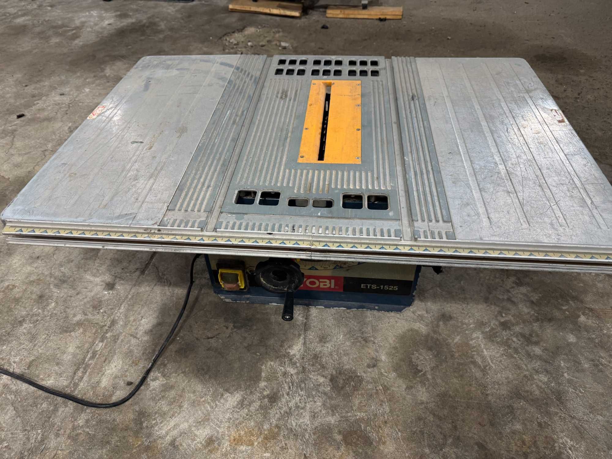 Циркуляр за дърво - Ryobi 1500 W / 255 mm 0 лв