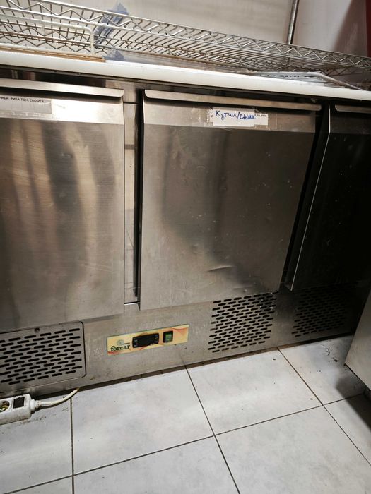 Професионални хладилници и хладилни маси на половин цена