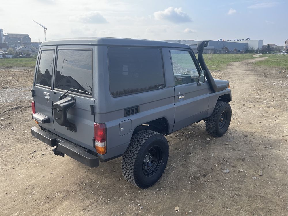 Toyota Land Cruiser J70 2.4 TD  Autoutilitara.