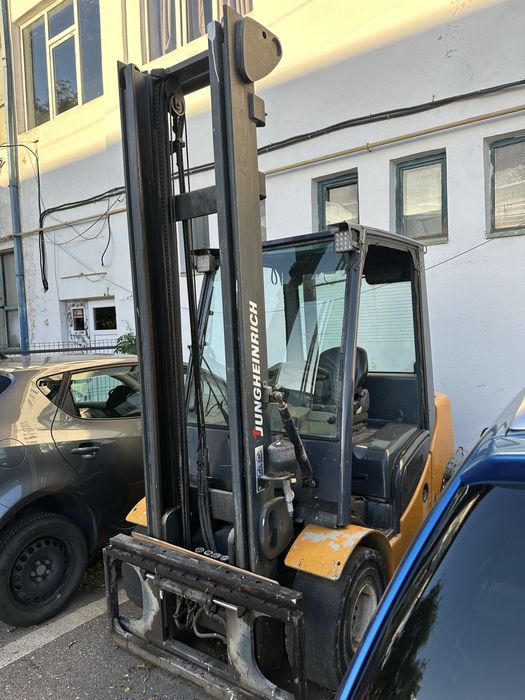 Motostivuitor Stivuitor Jungheinrich DFG430S fab 2011. Ridica 3t la 5m