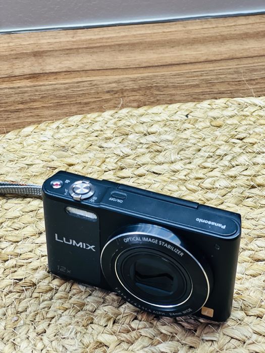 Aparat Foto Digital Panasonic Lumix DMC SZ10 Ecran rabatabil Wifi