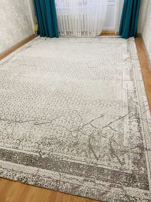 Ковер почти новый
