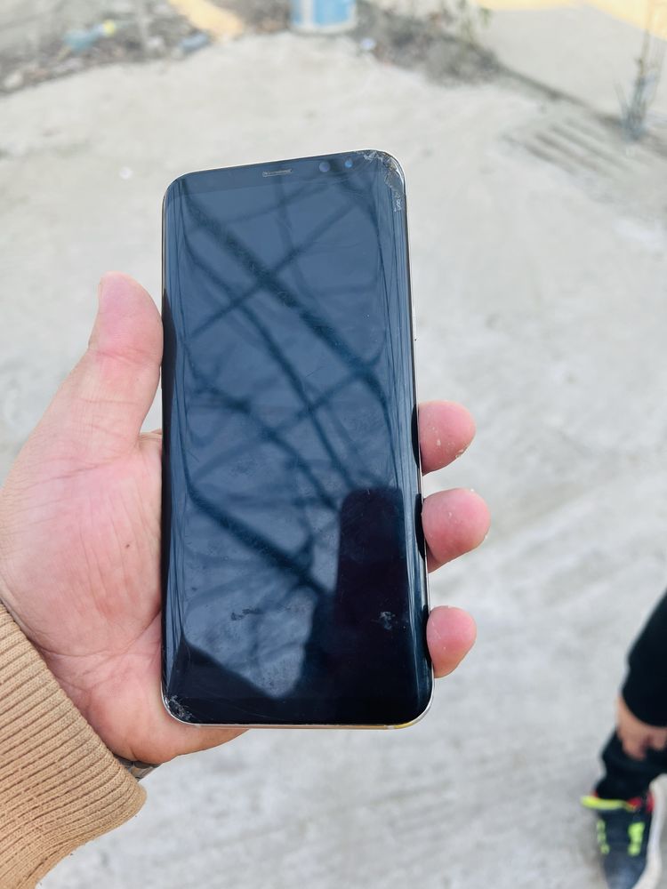 S8 plus pentru piese display defect in rest e perfect functional