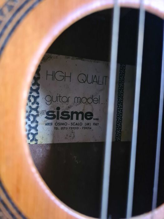 Chitară veche marca Sieseme Italy, fabricată în Italia.