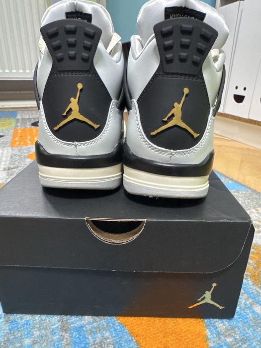 Jordan Retro 4 Gold 35.5