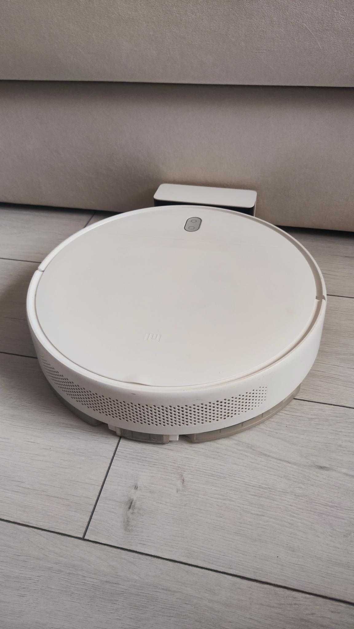Робот-пылесос Mi Robot Vacuum-Mop Essential с функцией мытья пола