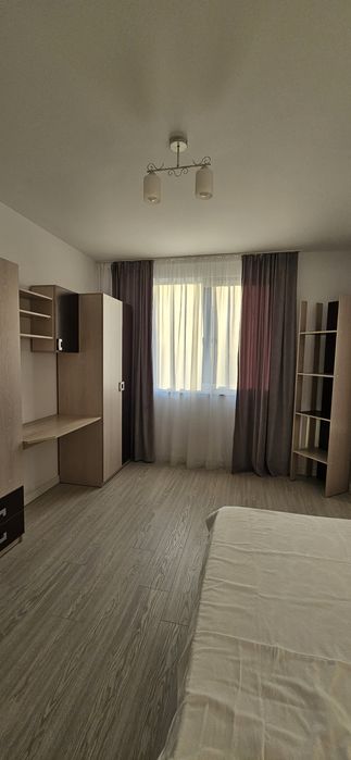 Ofer spre închiriere apartament cu 3 camere