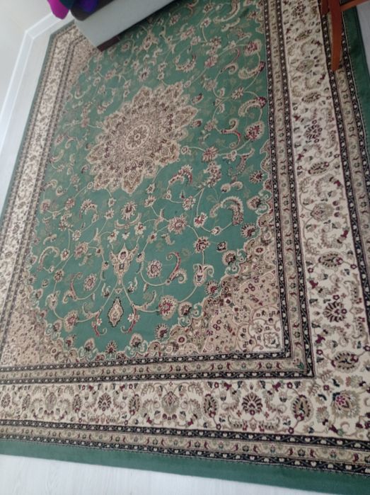 Продам ковёр изумрудный 2,5×3,5.