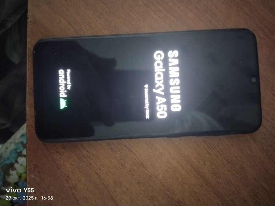 Продам смартфон Самсунг А50