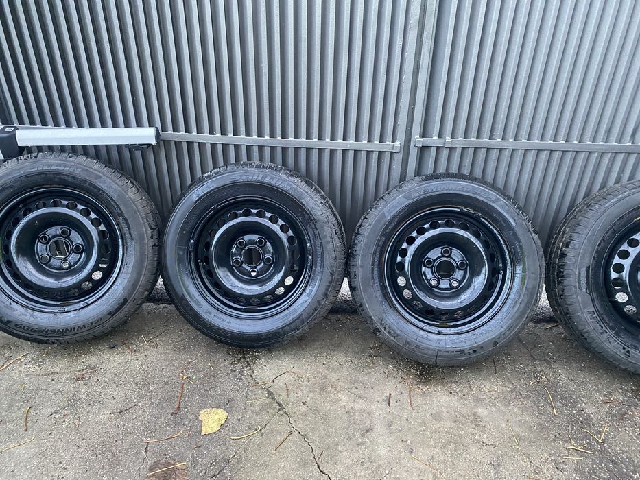 De vanzare 4 anvelope MS 215/65R16C cu jante de tabla