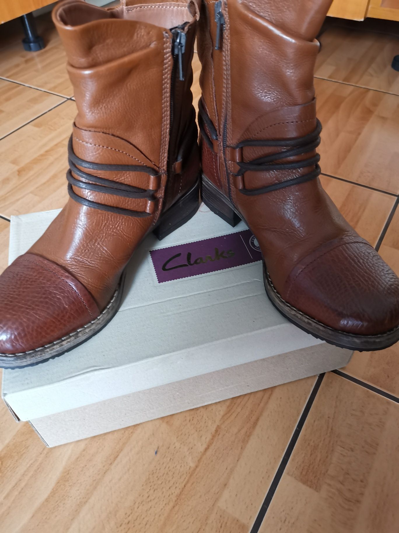 Cizme scurte Clarks nr 36