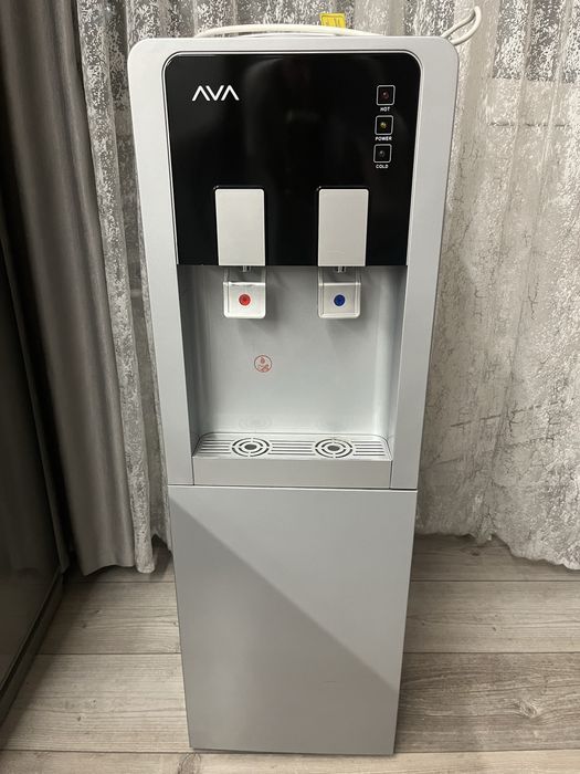 Кулер для воды на кухню или в офис