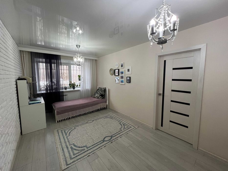 Продаю 2-комн. со свежим ремонтом, не угловая, 1 этаж, Вечный Огонь.