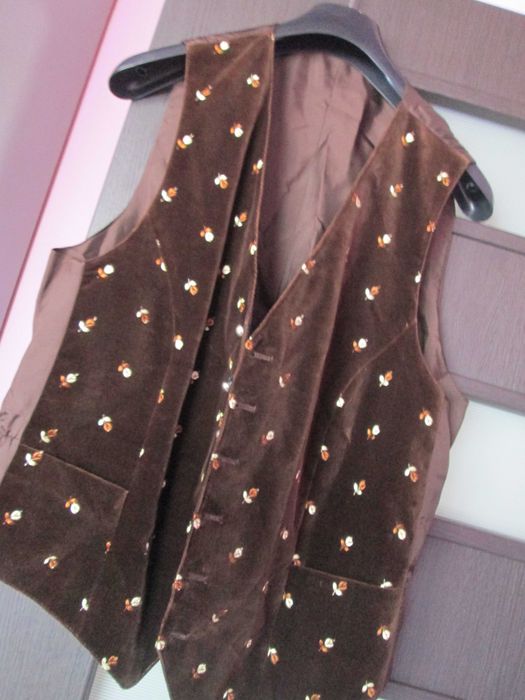 vesta catifea maro cu broderie M