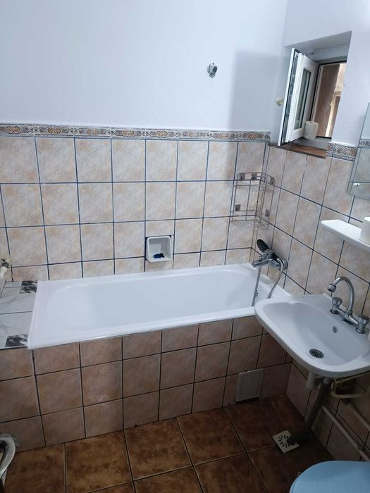 Inchiriez apartament cu 2 camere, zona Traian