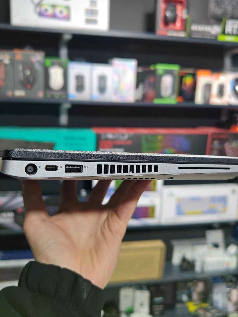 Ноутбук Dell i7 10610u/16g ddr4/SSD m2 512