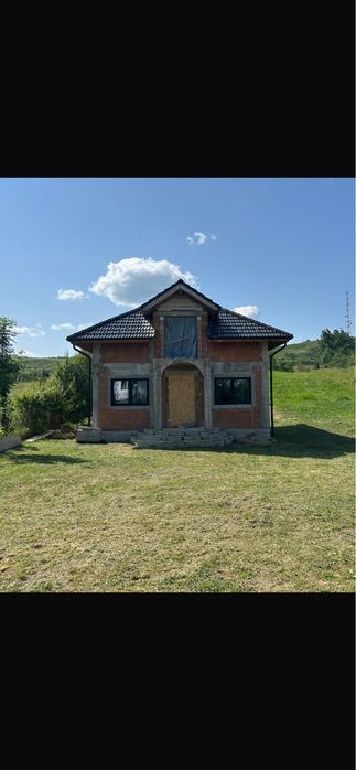 Vand casa la rosu P+M,Aiton jud Cluj