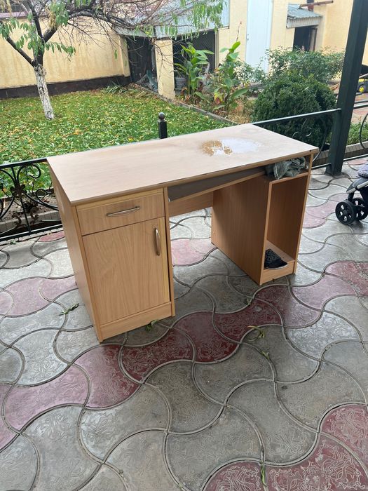 Стол отдам даром