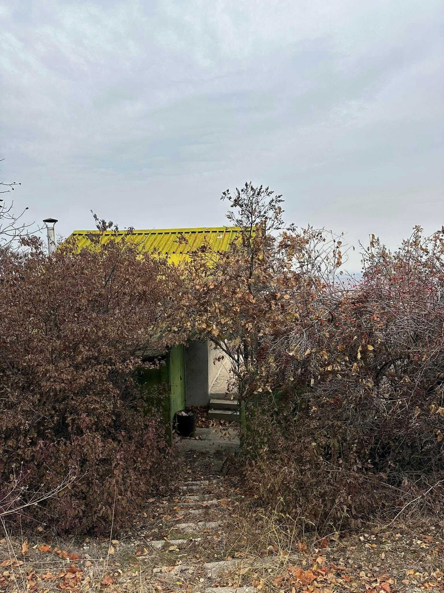 Къща с двор до Перущица