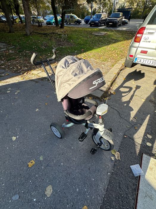 . Здравейте продавам две триколки