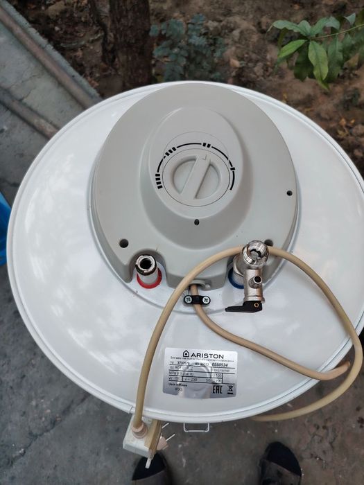 Продается водонагреватель Аристон