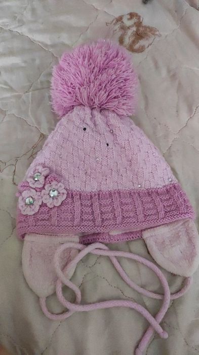 Шапочки на мальчика и девочку.