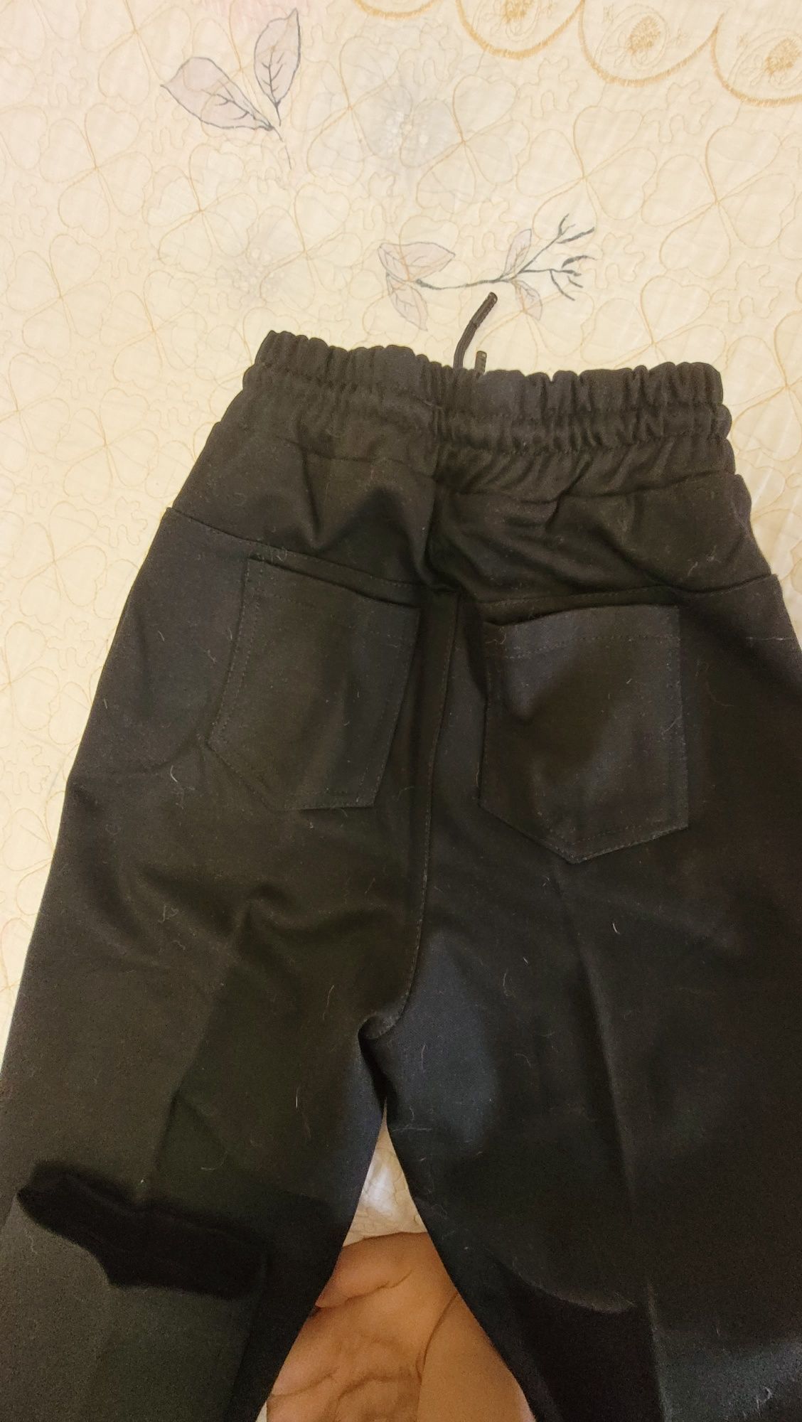 Новые школьные трикотажные брюки, на рост 135-140 см, тёплые