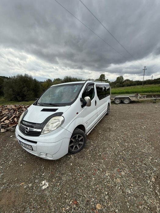 Vând Opel vivaro 2013. 8+1 motor 2.0