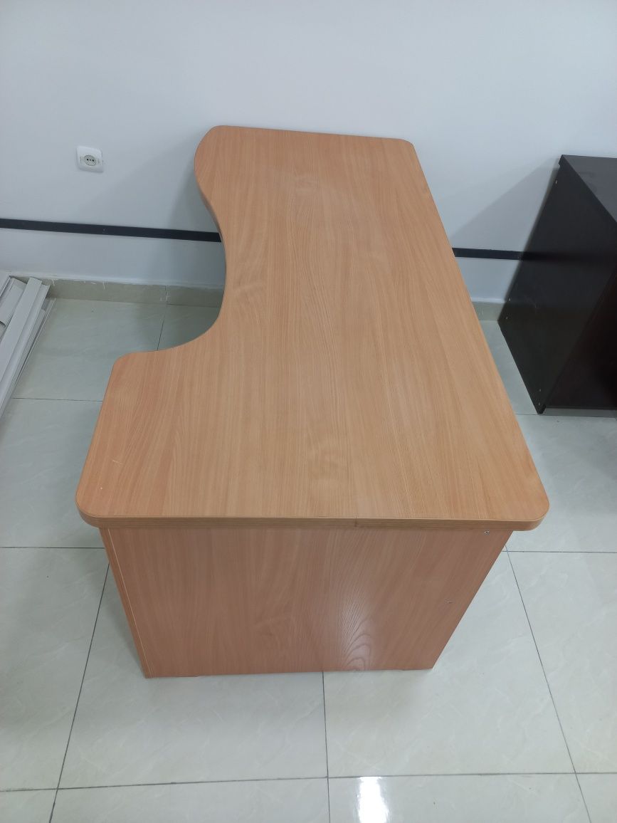 Ofis stoli sotiladi